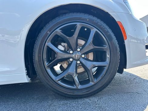 Used 2022 Chrysler 300 Touring L RWD image 13