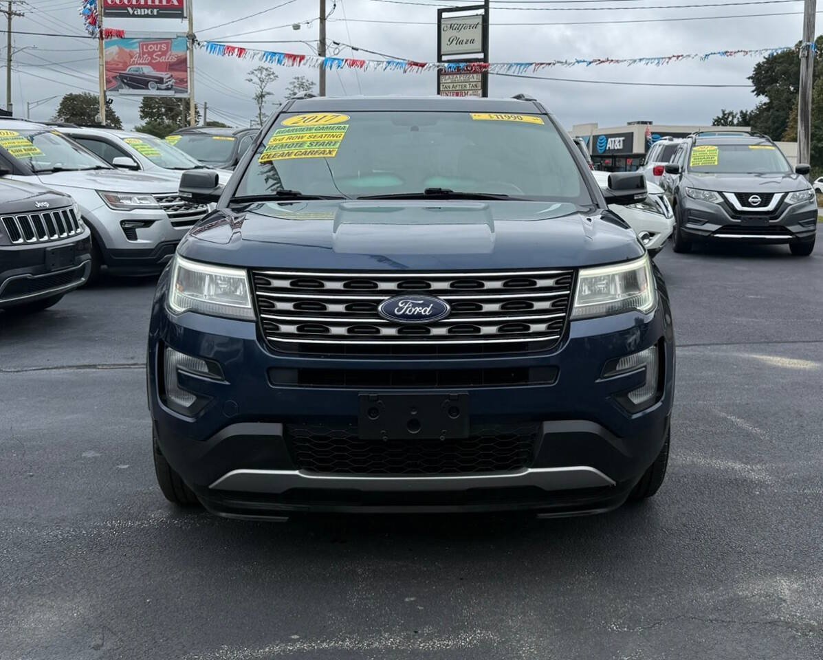 Used 2017 Ford Explorer XLT w/ Equipment Group 201A AWD/4WD image 3