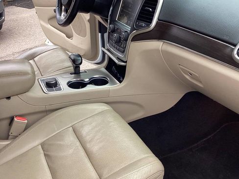 Used 2014 Jeep Grand Cherokee Limited w/ Luxury Group II image 24