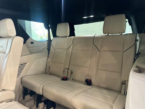 Used 2024 Cadillac Escalade Premium Luxury AWD/4WD image 20