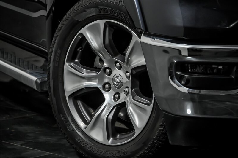 Used 2019 RAM 1500 Laramie AWD/4WD image 3