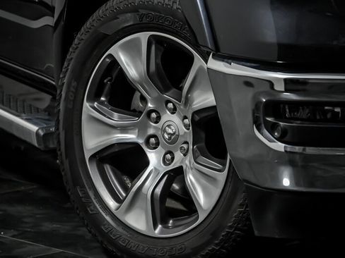 Used 2019 RAM 1500 Laramie AWD/4WD image 3