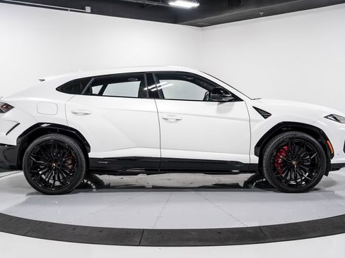 Used 2025 Lamborghini Urus SE image 2