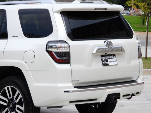 Used 2017 Toyota 4Runner Limited AWD/4WD image 21