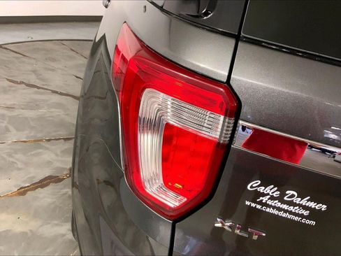 Used 2018 Ford Explorer XLT AWD/4WD image 27