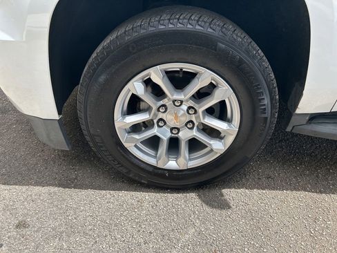 Used 2019 Chevrolet Suburban LT RWD image 12