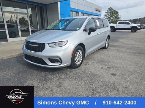 Used 2024 Chrysler Pacifica Touring-L image 1