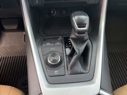 Used 2022 Toyota RAV4 XLE Premium AWD/4WD image 14