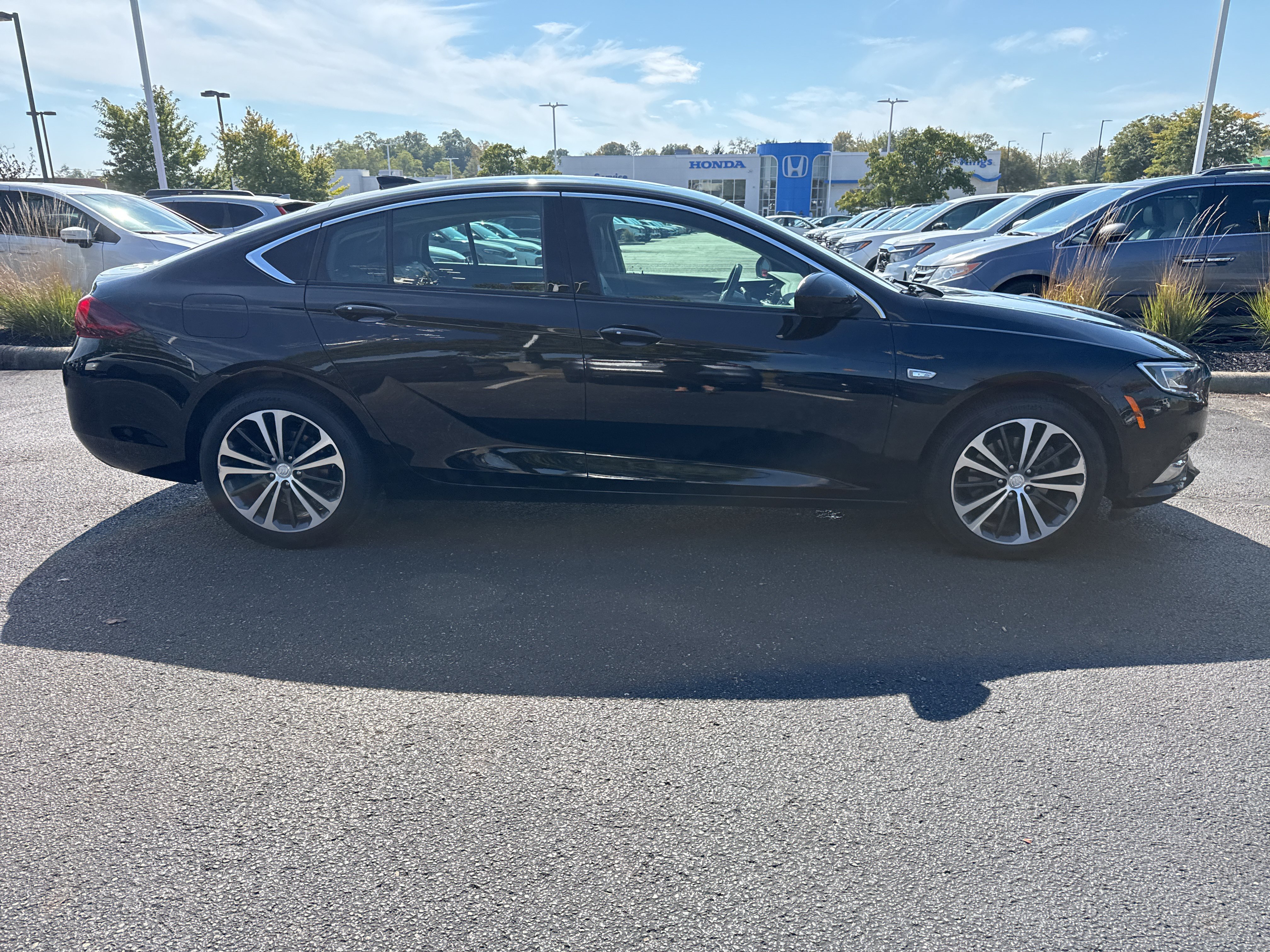 Used 2019 Buick Regal Essence w/ Driver Confidence Package I AWD/4WD image 2