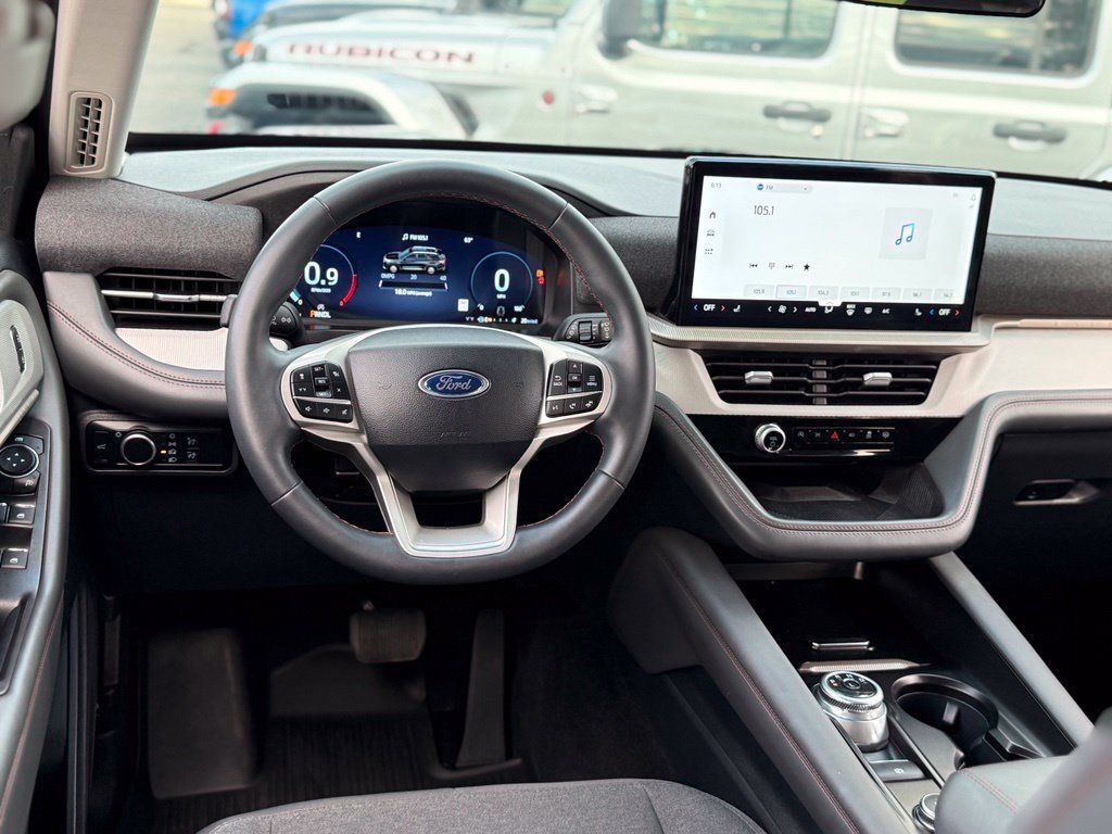Certified 2025 Ford Explorer Active AWD/4WD image 6