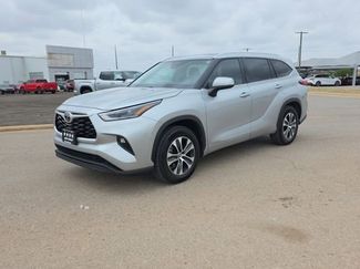 Used 2021 Toyota Highlander XLE video 2