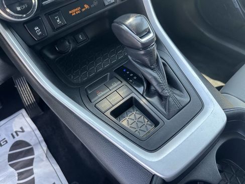 Used 2020 Toyota RAV4 XLE Premium FWD image 25