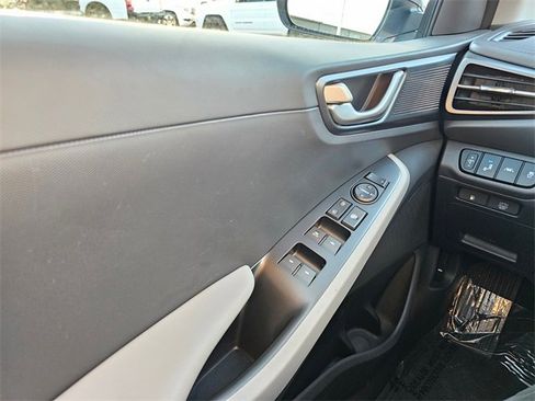 Used 2022 Hyundai Ioniq SE image 28