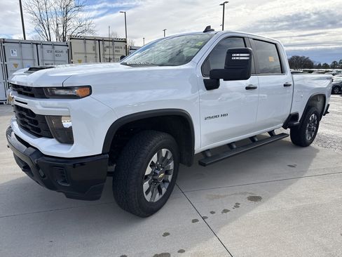 Certified 2024 Chevrolet Silverado 2500 Custom w/ Custom Value Package image 5
