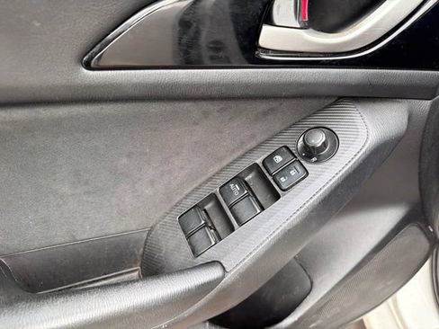 Used 2016 MAZDA MAZDA3 i Touring FWD image 14