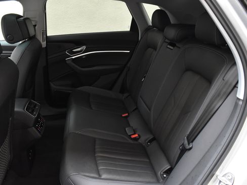 Used 2021 Audi e-tron Premium Plus w/ Premium Plus Package image 25