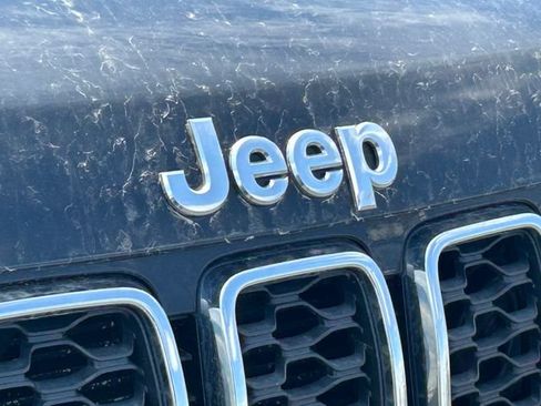 Used 2021 Jeep Grand Cherokee Laredo AWD/4WD image 10