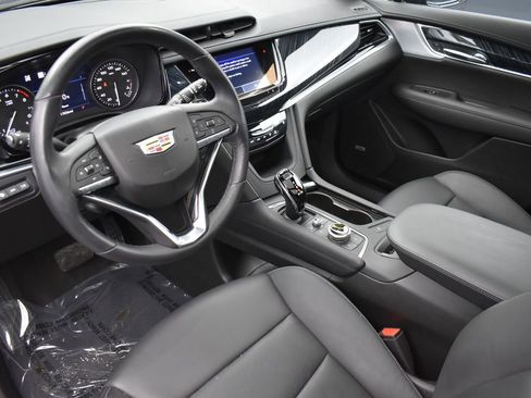 Used 2024 Cadillac XT6 Premium Luxury w/ Technology Package image 12