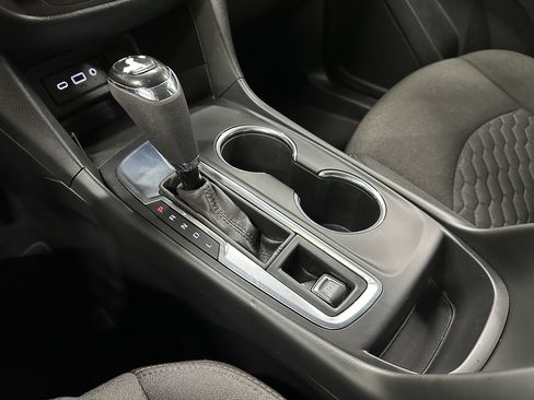 Used 2020 Chevrolet Equinox LT image 32