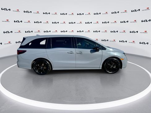 Used 2023 Honda Odyssey Sport image 9