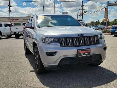 Used 2020 Jeep Grand Cherokee Altitude RWD image 2