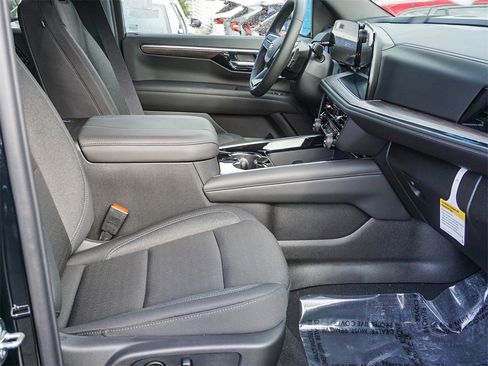 New 2026 Chevrolet Suburban LS image 12