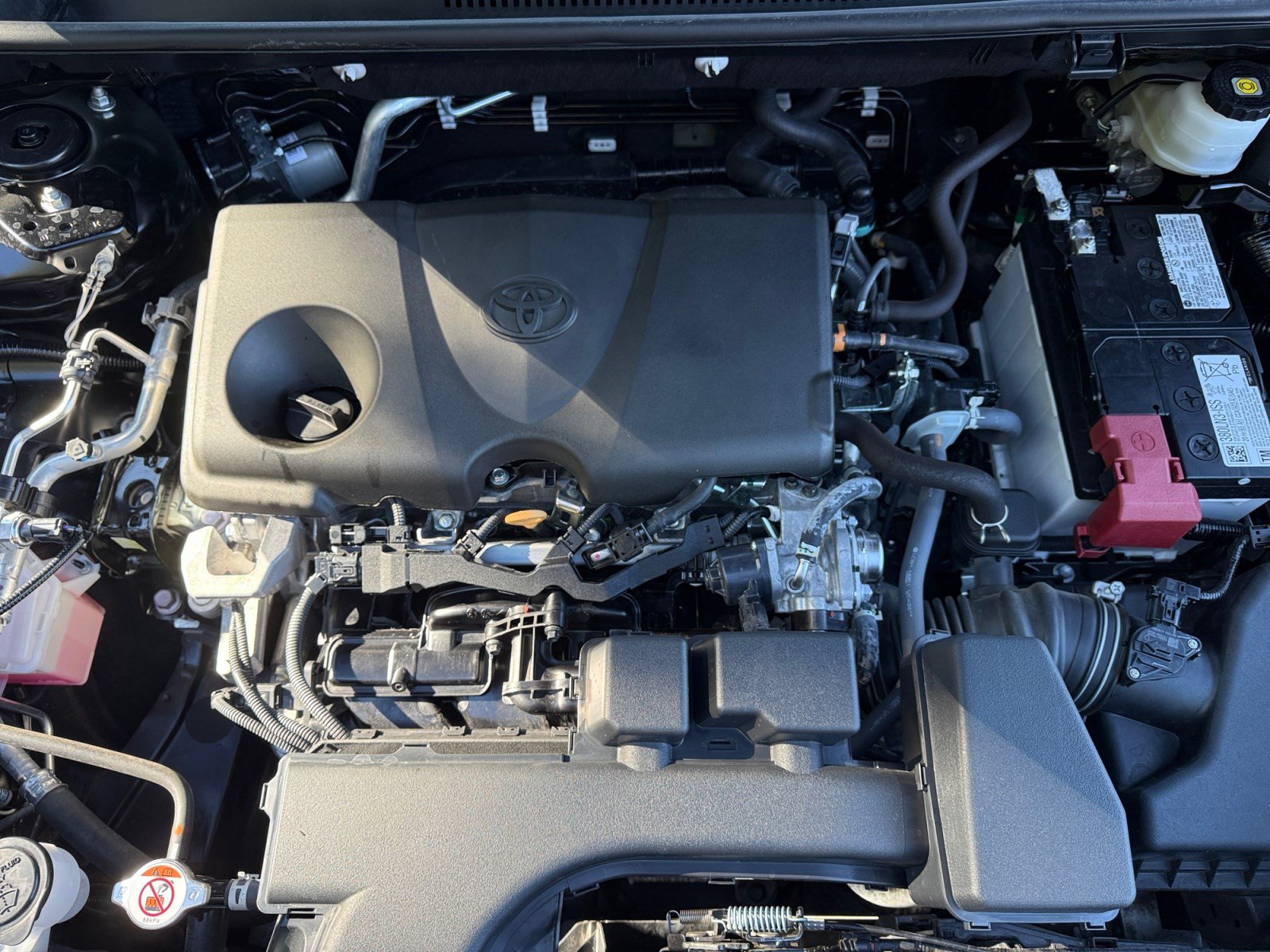 Used 2025 Toyota RAV4 LE AWD/4WD image 21