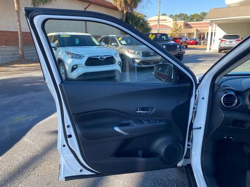 Used 2021 Nissan Kicks SV FWD image 32