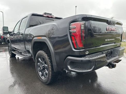 Used 2024 GMC Sierra 2500 AT4 w/ Technology Package AWD/4WD image 3