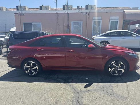 Used 2023 Hyundai Elantra SEL w/ Convenience Package FWD image 9