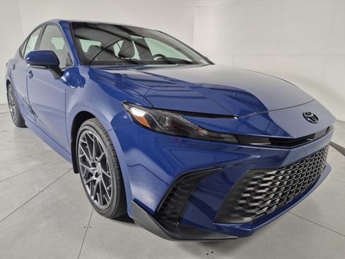 New 2026 Toyota Camry Hybrid FWD image 6