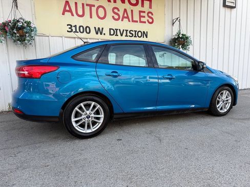 Used 2016 Ford Focus SE w/ Reverse Sensing Package FWD image 3