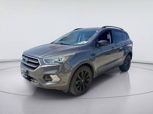Used 2017 Ford Escape SE w/ SE Sport Appearance Package FWD image 9