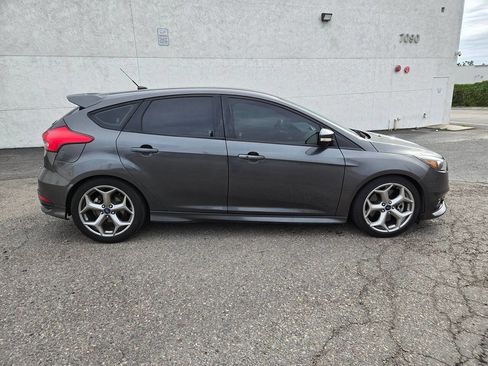 Used 2016 Ford Focus ST w/ Equipment Group 401A image 10