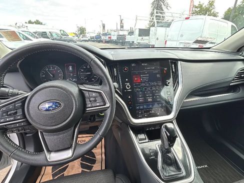 Used 2025 Subaru Outback Premium AWD/4WD image 10