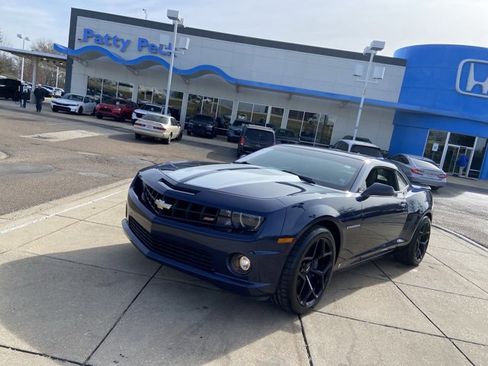 Used 2010 Chevrolet Camaro SS w/ RS Package image 4