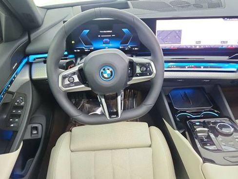 Used 2025 BMW i5 xDrive40 w/ M Sport Package image 38