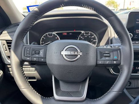 Used 2026 Nissan Rogue SV FWD image 29