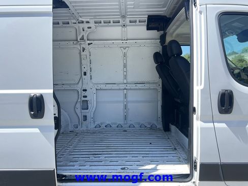 Used 2025 RAM ProMaster 2500 w/ Convenience Group FWD image 21