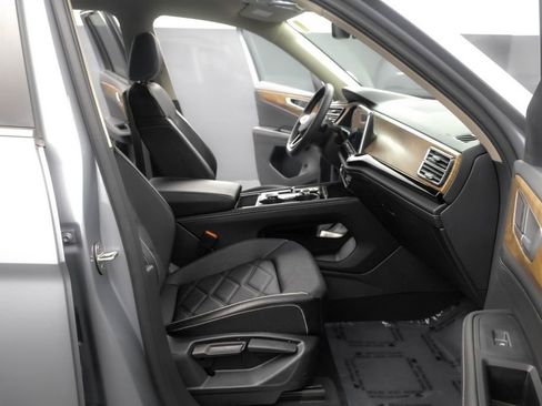 Used 2024 Volkswagen Atlas SE image 34