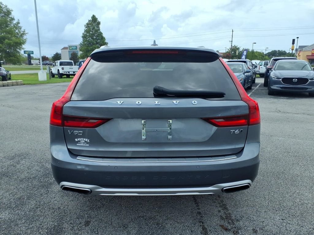 Used 2020 Volvo V90 T6 Cross Country AWD/4WD image 3