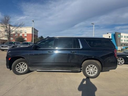 Used 2023 Chevrolet Suburban LT image 6