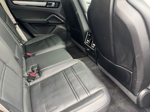 Used 2023 Porsche Cayenne Platinum Edition image 18