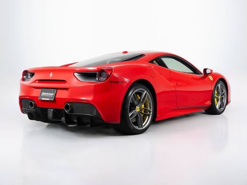 Used 2017 Ferrari 488 GTB RWD image 9