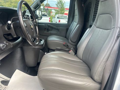 Used 2021 Chevrolet Express 2500 w/ Driver Convenience Package image 11