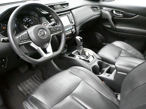 Used 2019 Nissan Rogue SL w/ Premium Package AWD/4WD image 2