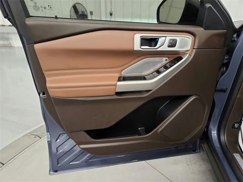 Used 2021 Ford Explorer King Ranch w/ Premium Technology Package image 29