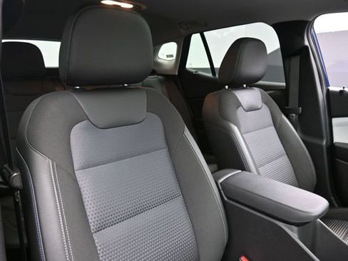 Used 2024 Chevrolet Trax LT w/ Sunroof Package FWD image 19