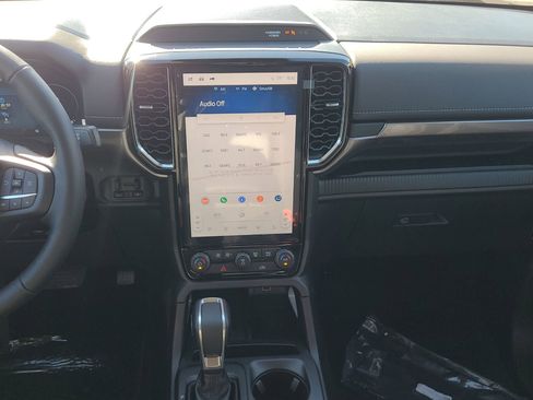 Used 2025 Ford Ranger Lariat w/ Advanced Towing Package AWD/4WD image 39