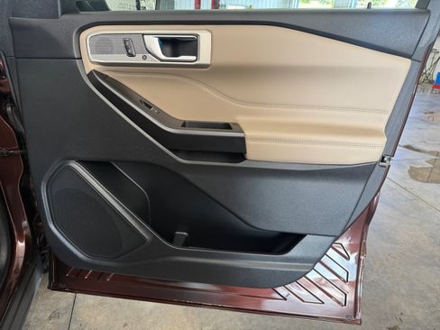 Used 2020 Ford Explorer Limited w/ Hybrid Equipment Group 310A AWD/4WD image 28